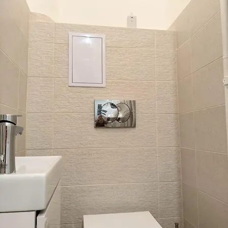 Danube Escapes Budapest- 3br * Budapest