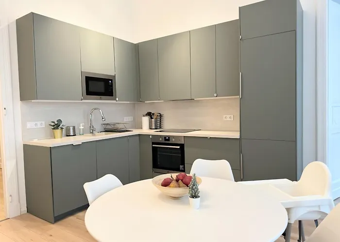 Danube Escapes Budapest- 3br 布达佩斯