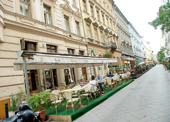 Danube Escapes Budapest- 3br 布达佩斯