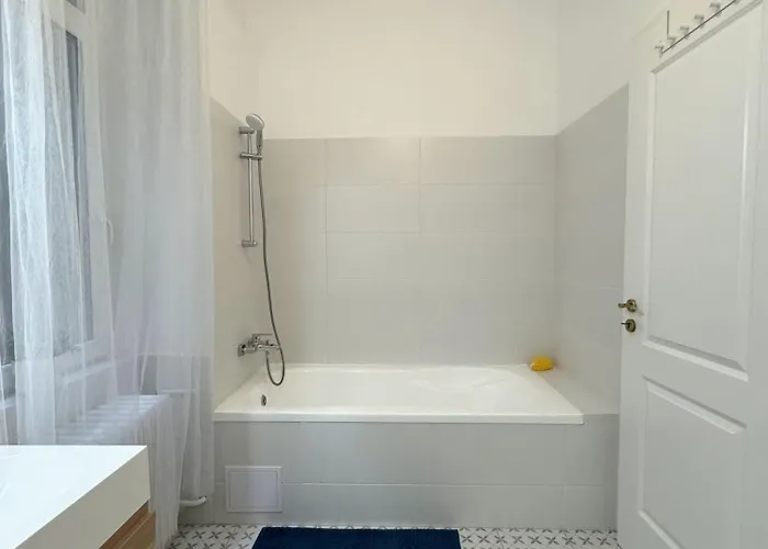 Danube Escapes Budapest- 3br Budapest