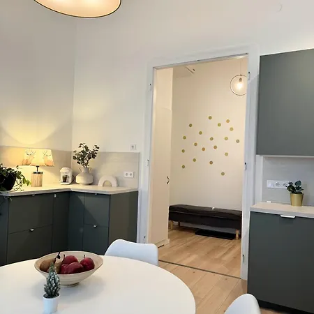 アパート Danube Escapes Budapest- 3br