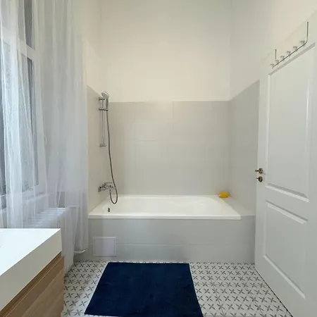 Danube Escapes Budapest- 3br ブダペスト